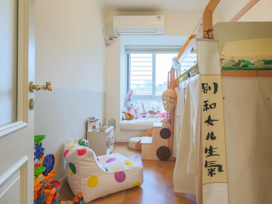 兒童房衣柜書桌一體效果圖